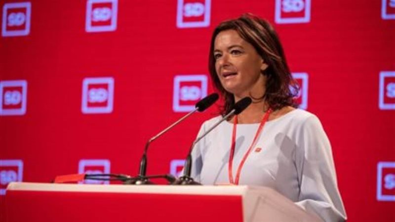 وزيرة الخارجية السلوفينية