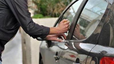 ضبط المتهمين في وقائع السرقات من داخل السيارات أمام إحدى الجامعات بالقاهرة
