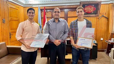 تكريم شابين لإطلاقهما مبادرة لاستخدام الدراجات الهوائية في التنقل بين المحافظات