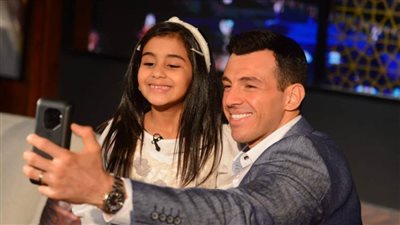 الليلة.. الطفلة يقين التي أنقذتها القوات المسلحة من والدها الإرهابي في ضيافة رامي رضوان