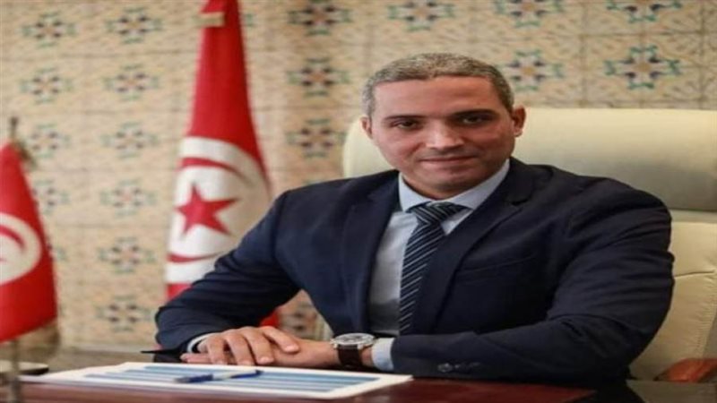 وزير السياحة والصناعات