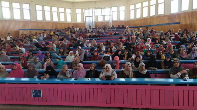 طلاب الجامعة المشاركون