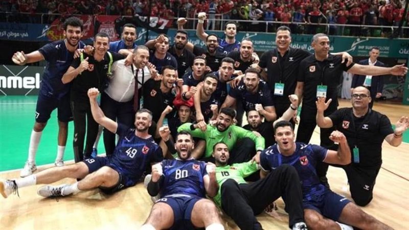 يد رجل الاهلي