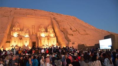 بالفيديو والصور.. الشمس تتعامد على وجه رمسيس الثاني لمدة 20 دقيقة 