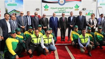 وزير البترول ومحافظ القاهرة يفتتحان محطة الوقود المتكاملة بالتجمع الخامس