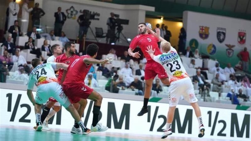 يد رجال الأهلي ضد