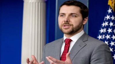 البيت الأبيض يرى أن اقتصاد الولايات المتحدة قوي بما فيه الكفاية لتجنب الركود