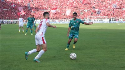 الدوري المغربي: الوداد يفوز على الرجاء 2-1 ويتصدر ترتيب البطولة
