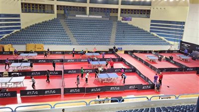 اللمسات الأخيرة بصالة استاد القاهرة استعدادًا لبطولة مصر الدولية لتنس الطاولة 