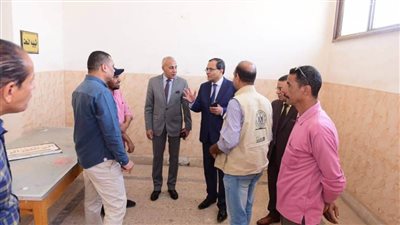 رئيس جامعة سوهاج يتفقد مخزن القطع التعليمية بعد استعادة القطع المسروقة 