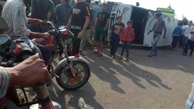 مصرع تلميذة وإصابة 3 آخرين انقلب بهم أتوبيس مدرسة داخل ترعة بالدقهلية 