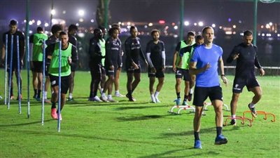 مروان حمدي يقود هجوم المصري أمام بيراميدز