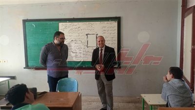 وكيل تعليم كفر الشيخ يتفقد المدارس ويقرر إحالة أميني معمل للتحقيق