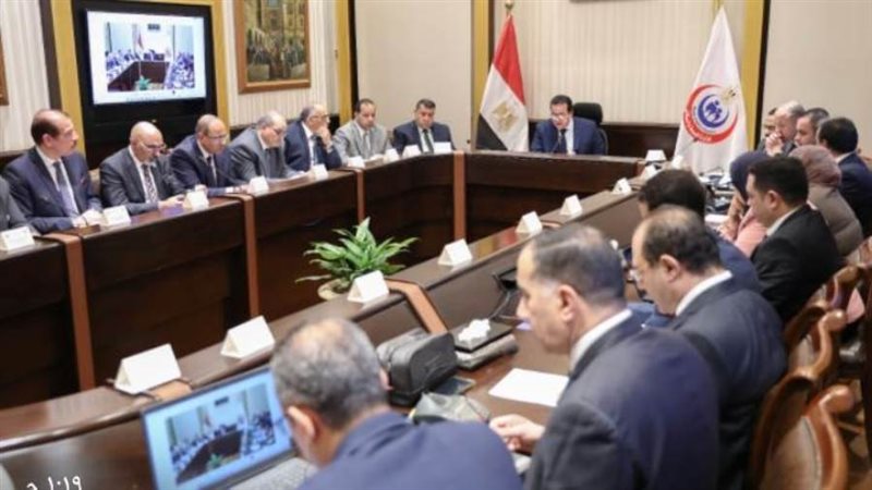 اجتماع وزير الصحة