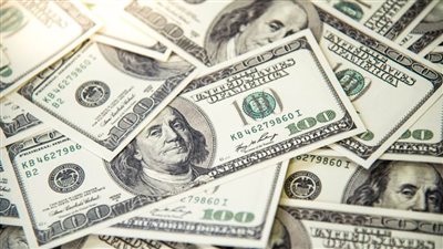  الدولار يكسر حاجز الـ 20 جنيهًا في البنك الأهلي