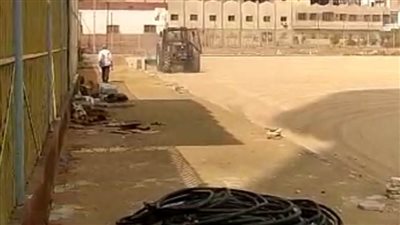  إنشاء ملعب قانوني منجل صناعيا بنادي القناطر الخيرية