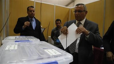 رئيس الوفد يتفقد سير العملية الانتخابية للهيئة العليا.. ويدلي بصوت