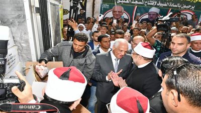 وزير الأوقاف ومحافظ الجيزة يتفقدان توزيع 2 طن من لحوم صكوك الأوقاف