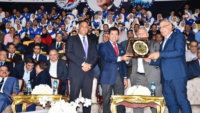 الوزير والمحافظ