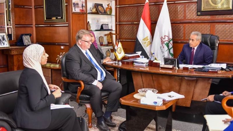 وزير القوي العاملة