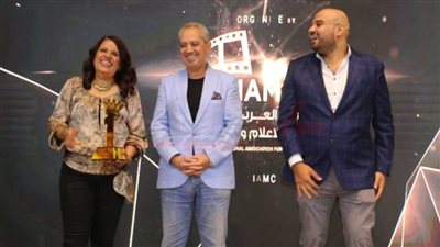 تكريم المونتيرة منار حسنى رئيس «القومى للسينما» باحتفالية الأفضل العربية