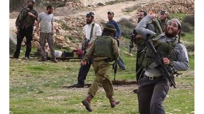 مُستوطنون يعتدون على مواطنين فلسطينيين في الخليل