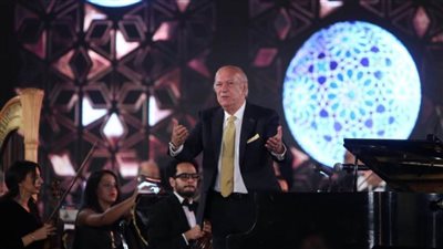 عمر خيرت «قبطان الموسيقى» يبحر مع جمهور النافورة فى بحر النغم