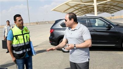 الرئيس السيسي يتفقد مدينة السيارات المتكاملة.. ويوجه بتزويدها بكافة المرافق العامة