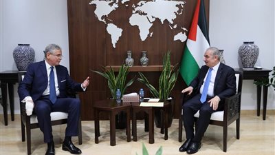أشتية يبحث مع نائب رئيس البنك الدولي سبل دعم مشاريع البنك بفلسطين