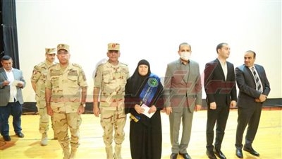 محافظ كفر الشيخ يكرم أسر الشهداء ومصابي العمليات الحربية   