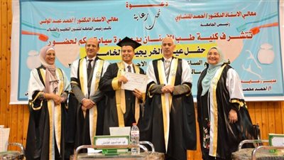 جامعة أسيوط تشهد حفل تخرج الدفعة الخامسة من كلية طب الأسنان