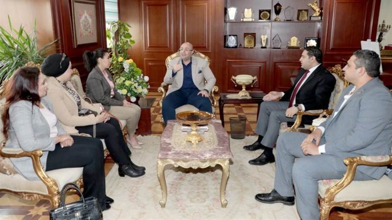 محافظ بنى سويف يستقبل