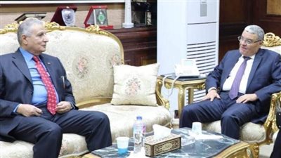 خلال استقبال مدير صندوق مكتبات مصر العامة محافظ المنيا يؤكد على تنمية الوعي الفكري والثقافة 