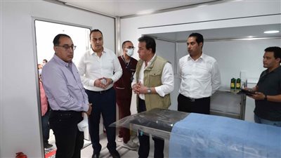 رئيس الوزراء يتفقد المستشفى الميداني المُجهز داخل نطاق المركز الدولي للمؤتمرات بشرم الشيخ