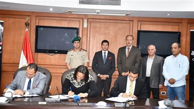وزير الرياضة يشهد عقد رعاية وتسويق لبطلة منتخب مصر للمصارعة سمر حمزة