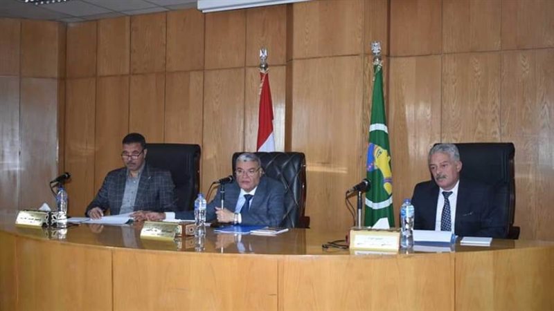 محافظ المنيا خلال