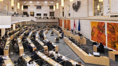 البرلمان النمساوي يرفض سحب الثقة من الحكومة بسبب اتهامات المعارضة لها بالفساد