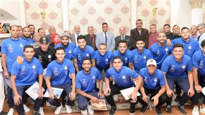 محافظ الدقهلية يكرم فريق كرة القدم بمركز شباب البرامون 
