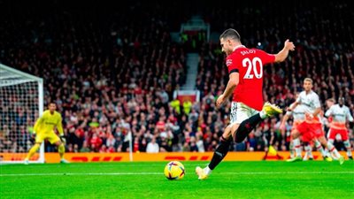 مانشستر يونايتد يجدد تعاقد البرتغالي دالوت وسط اهتمام برشلونة وميلان