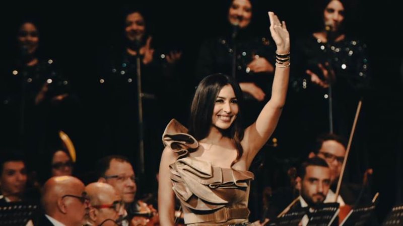 المطرب جنات تشعل