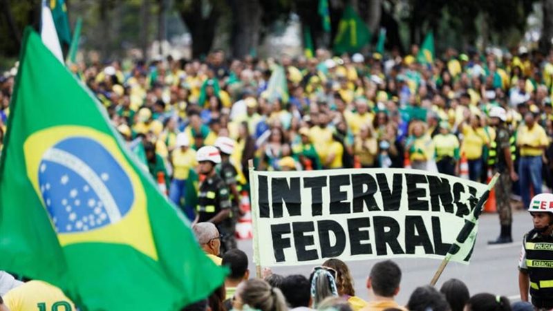 تظاهر الآلاف من أنصار