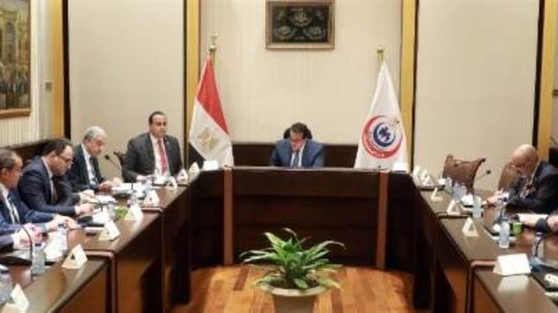 اجتماع وزير الصحة