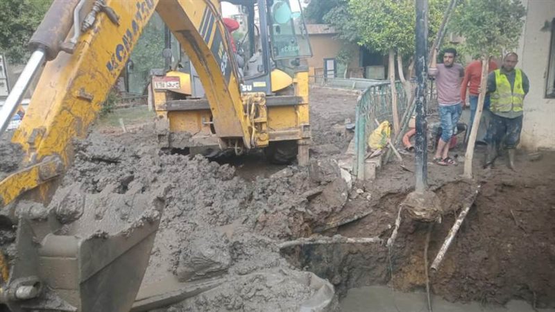 كسر بخط المياه الرئيسى