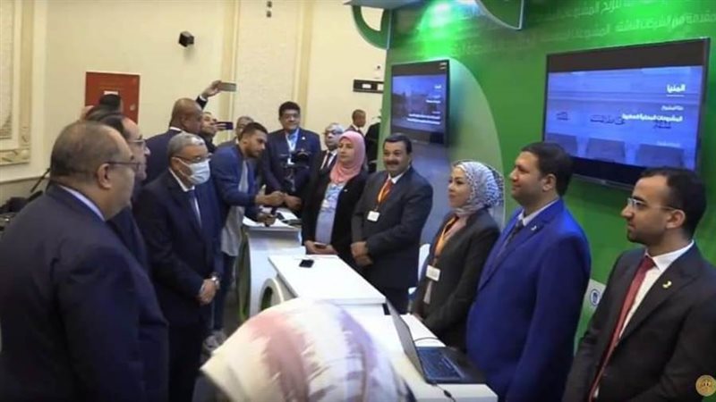 رئيس الوزراء ومحافظ