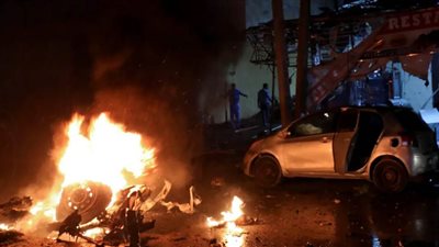  مقتل وإصابة عدد من المدنيين جراء تفجير انتحاري عند معسكر للجيش الصومالي بمقديشو