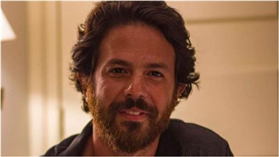 عمر الشناوي يحير الجمهور في 