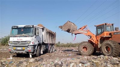 رفع 350 طن مخلفات صلبة وقمامة بالمقلب الوسيط وأحياء سمالوط.. صور 