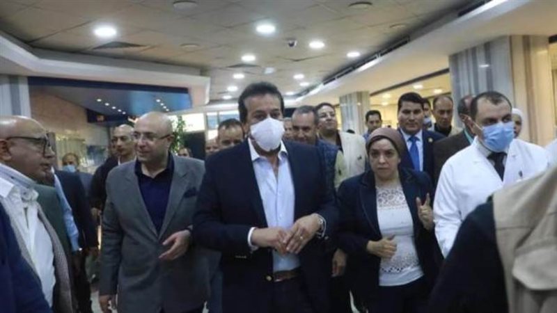 وزير الصحة في مستشفى