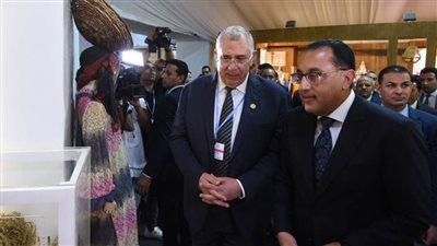 رئيس الوزراء يتفقد جناح وزارة الزراعة بالمنطقة الخضراء في مدينة شرم الشيخ