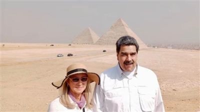 رئيس دولة فنزويلا وأسرته يزورون منطقة الأهرامات